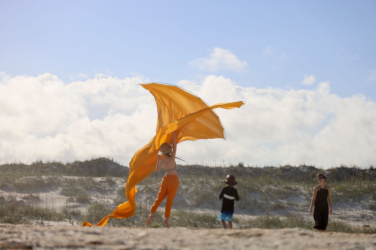 Kite by Tim Elverston - FlowxL silk and carbon fiber with Ruth Whiting and Otto Elverston and Sarah Lucas