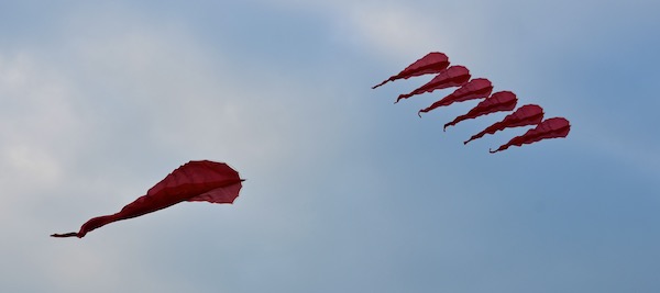 Red stack of 6 Flowx and a FlowxL in Cervia Italia photo and kite design by Tim Elverston